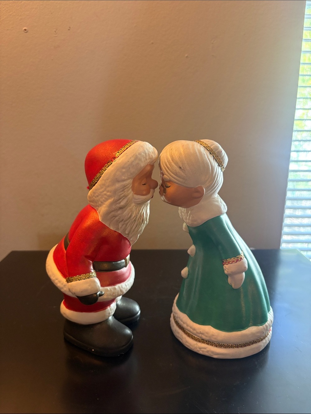 Vintage 1981  ceramic Santa and Mrs. Claus Figurine Set